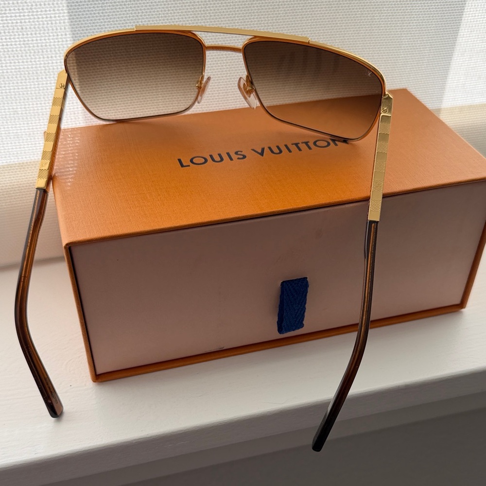 Louis Vuitton Gold Frame Sunglasses with Brown Lenses - Picture 4 of 4